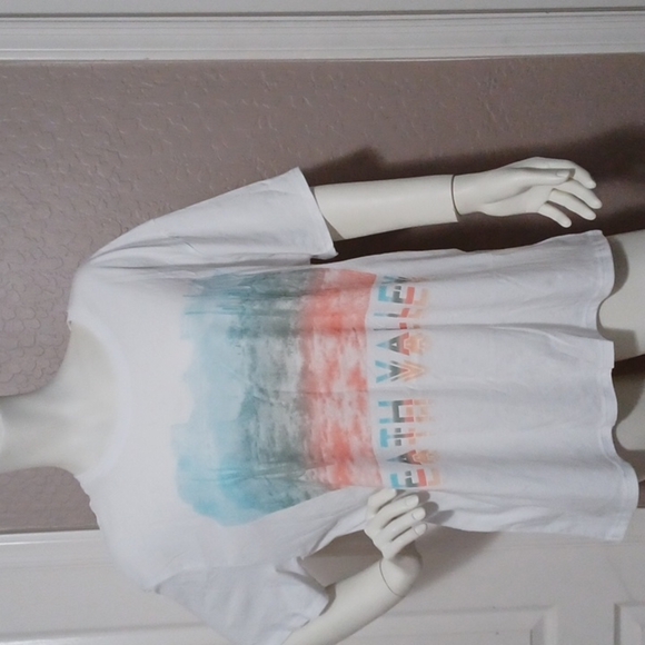 - Woman's  shirts - Picture 1 of 2